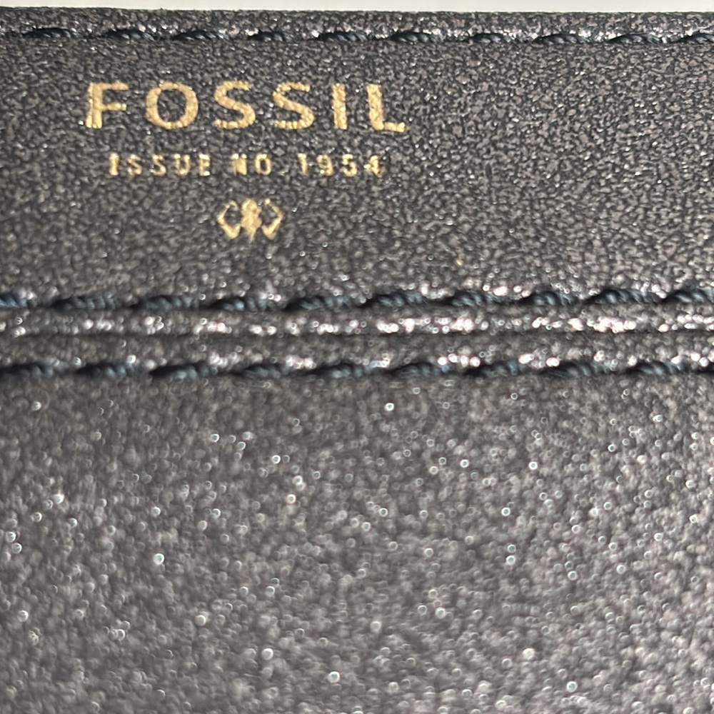 Fossil Tara clutch in metallic with tassel zipper pull - Picture 3 of 11